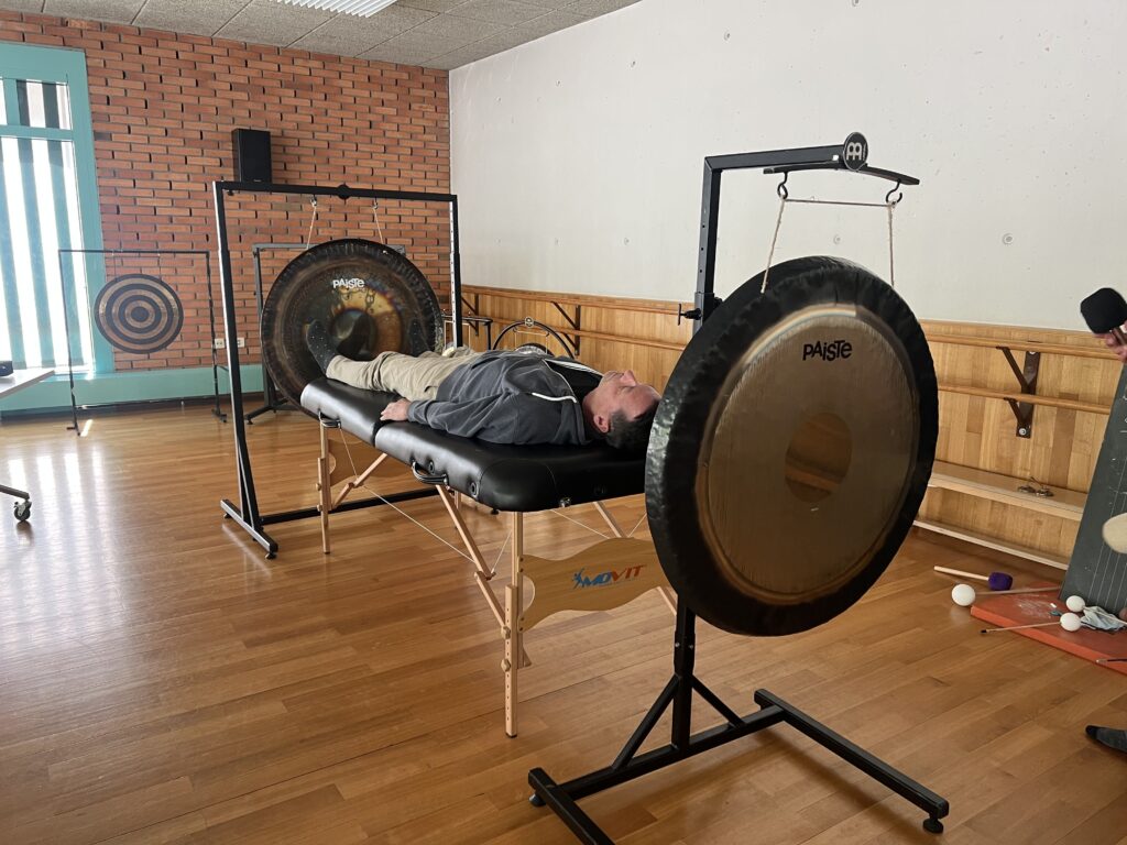 Soin avec Gongs formation CéRTIFIéE accréditée ASCA en sonothérapie thérapie par le son thérapie sonore à Genève en Suisse