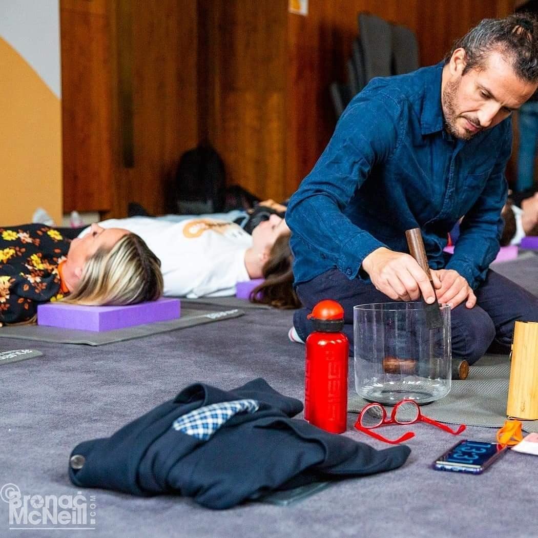 bien-etre en sonotherapie pour entreprises formation en bains sonores de Swiss Sound Therapy à Genève, Lausanne, Lyon, France voisine et Suisse romande