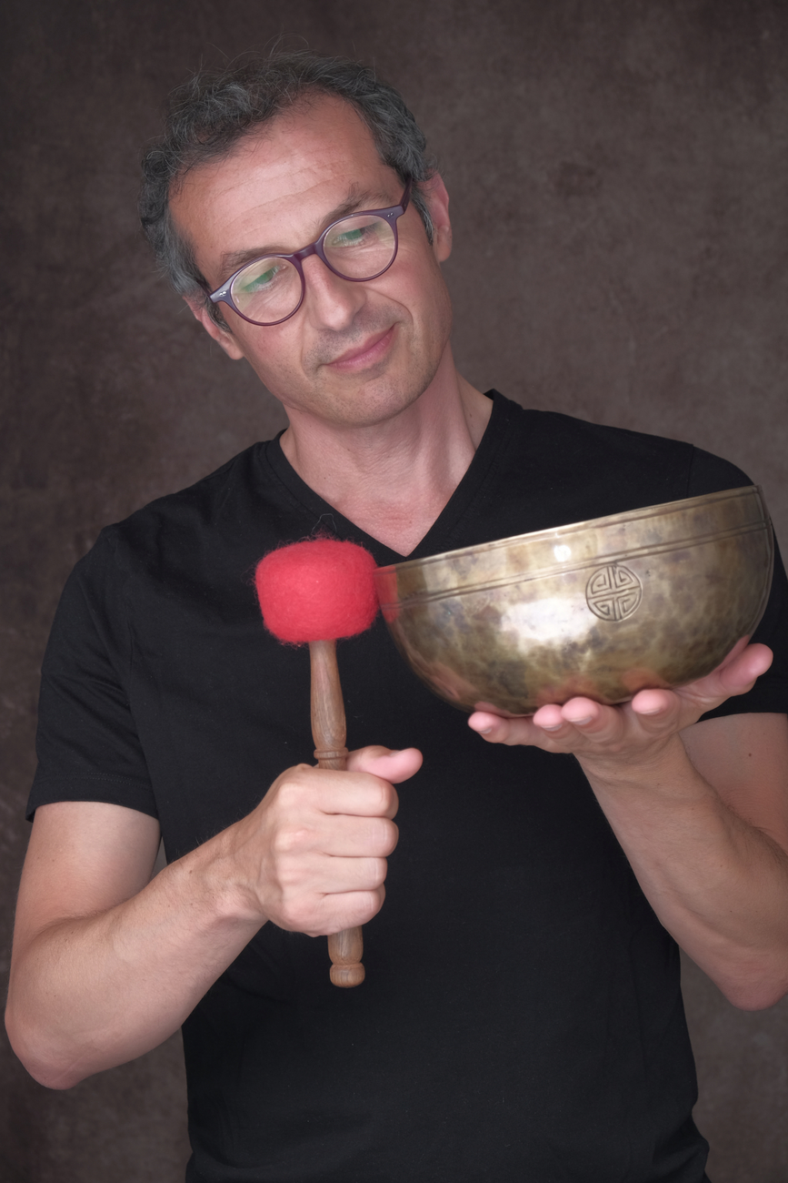 formation cértifiée accréditée ASCA et Soin individuel avec bol tibétain à Genève – thérapie sonore pour soulager le stress et les tensions, accessible aussi depuis Genève, Lausanne, Lyon, France voisine et Suisse romande